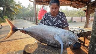 Super Streets Fish Market – Hard Day’s Work for Women in the Seafood Trade!