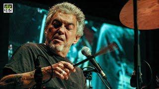 Steve Gadd - drum solo with brushes - and singing!