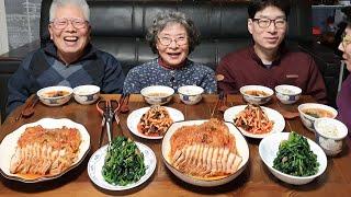 Samgyeopsal Kimchi Jjim (with Mushroom Stew, Spinach Salad, and Red Pepper Leaf Mushrooms) Recipe