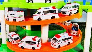 救急車のトミカがくるくる出動するよ タヨバスのパーキングで遊ぼう！ 緊急車両 サイレン Ambulance Toy Tomica with Tayo The Little Bus Parking