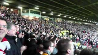 FA Cup 2010-11: Man United - Arsenal (Arsenal Fans Singing We Won the League)