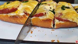 Горячие бутерброды с колбасой и сыром в духовке.
