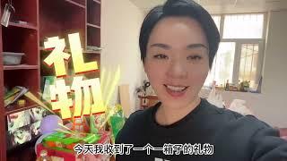 阿宁收到顺丰送的大客户礼包，看看里边都有什么？这礼包怎么样？