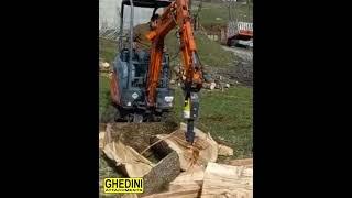 #trivella #spaccalegna @GhediniAttachments TA20 su #escavatore #hitachi