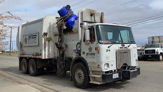 Autocar McNeilus Autoreach Side Load Garbage Truck