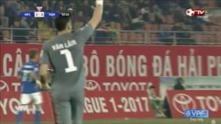 Goalkeeper Dang Van Lam