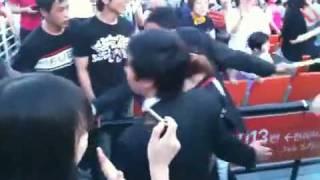 2NE1 Walking(FanCam, Jun 13, 2010)