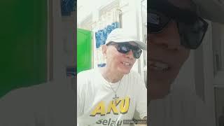 Menghibur diri nyanyi lagu Ambon " Parcuma "
