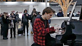 EXPERIENCE AIRPORT PIANO PERFORMANCE