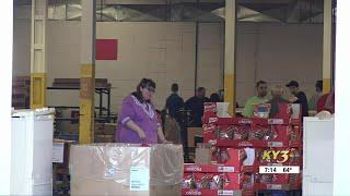 Springfield Workshop starts work on packaging food ahead of the holidays