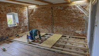 Bauernhof - Bauernhaus sanieren: Holzbalkendecke begradigen,  Wände verputzen und Laminat verlegen