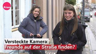 Versteckte Kamera: Wie reagieren die Flensburger auf eine Freundschaftsanfrage auf der Straße?