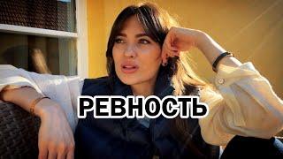 ВОНЯЕТ НЕУВЕРЕННОСТЬЮ| Каждой девушке посвящается