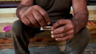 Как скрутить самокрутку без машинки дедовский метод| Hand-rolled cigarette