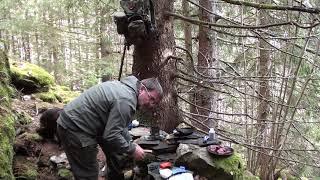 Ohne Worte ! Steak mit Gemüse in Eisenpfanne im Wald !