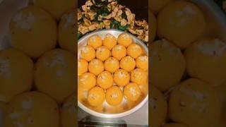 बिना चाशनी के बनाए बेसन के लड्डू #recipe #homemade #sweet #yummy #kitchen #viral #video #shorts