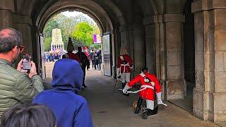 KING'S GUARD SLIPS AND FALLS in the tunnel during the changeover at Horse Guards! He was okay!