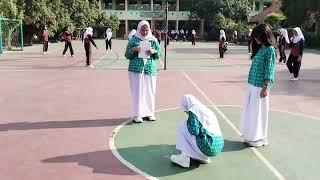 PRAKTIK PENGUKURAN TINGGI BAYANGAN DAN TINGGI BADAN MENGGUNAKAN JENGKAL. dari kelas x.c