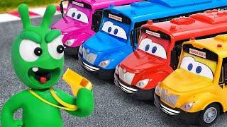 Pea Pea playing with Four colors School Bus - Toy cars for kids - PeaPea Wonderland