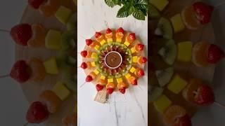 Fruit skewers platter idea #foodart #colorfulfood #fruitplatters #fruitdesign #tutorial #shorts