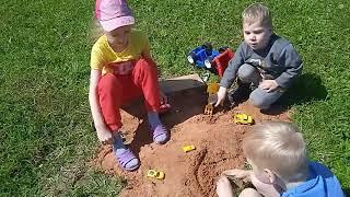 Многодетная бабушка Деревенские будни Хлопот полный рот.