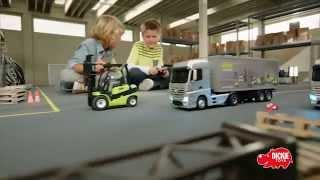 D-Edition TV präsentiert den Dickie Mercedes Benz Actros LKW - Truck RTR 201119884