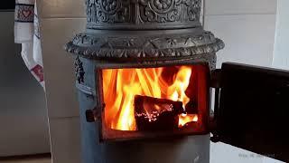 Crackling fire in the round iron stove | Frau W. Niemand