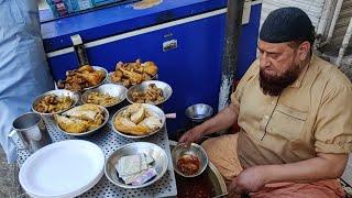 THIS MAN SELLING UNIQUE STYLE BREAKFAST IN THE ROAD | 42 YEARS OLD LAHORI MURGH SHORBA CURRY