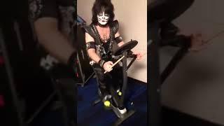 KISS Eric Singer Practicing & Exercising Backstage Before Show 2019 End Of The Road Tour!