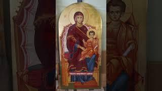 Как изображают Божию Матерь на иконах? Каковы ее одежды?