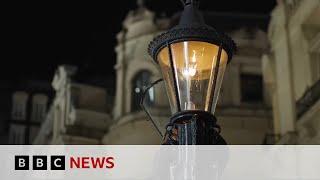 King's Coronation: The last lamplighters of London - BBC News