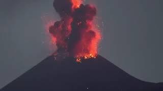 IL VULCANO ESPLODE IN DIRETTA