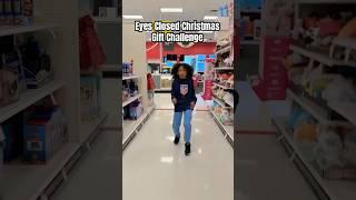 Christmas gift challenge with their eyes closed  #shorts #challenge #family