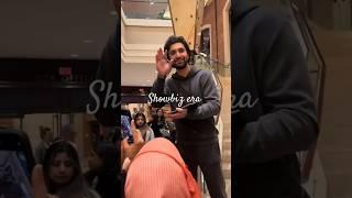 Ahad raza mir giving Autograph to his fans