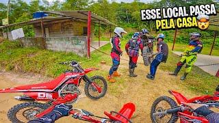 20 MOTOS INVADINDO UM LOCAL PARA FAZER TRILHA