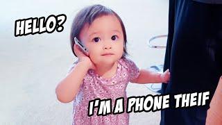 Baby Mia steal dad's phone and film herself  混血宝宝Mia偷走爸爸手机玩自拍