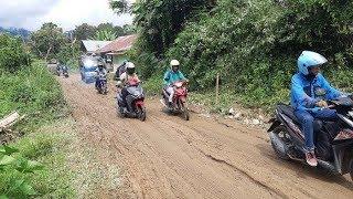 Jalan Alternatif Palopo-Toraja Utara Sempit dan Kubangan Lumpur