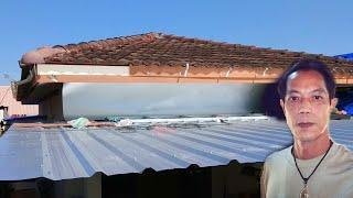 attached to the awning in front of the house with galvanized steel boxes, set up steel poles [Wiwat]