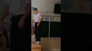 сальто с парты в школе #shorts