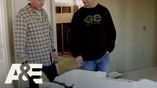 Flipping Vegas: Broken Bathtub Fight (Season 3, Episode 14) | A&E