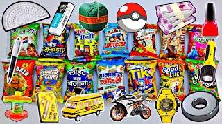 Latest collection of snacks with free gifts inside ! Moj ho gai aaj to , itne mehnge gifts nikle