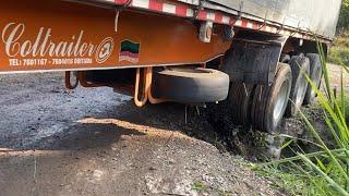 Almost and the trailer flipped, the tires were left in the air in Antioquia - Amaga