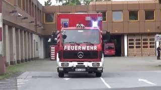 WLF mit AB-Atemschutz Feuerwehr Kreis Gütersloh auf Einsatzfahrt zu Großbrand