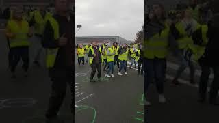 Les Gilets Jaunes dansent le « Tchic et Tchac »