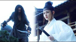 Facing the martial arts master, the woman remained fearless and beat him back with one sword!