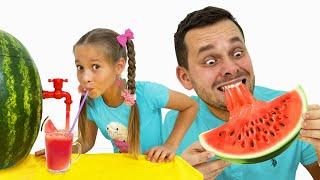 Sofia and Dad make healthy watermelon juice!