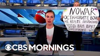 Russian state TV employee interrupts live broadcast with anti-war sign