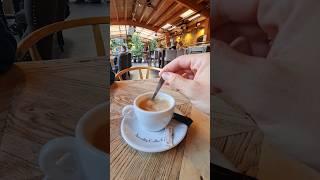 Tomando un café en Venta de Aires