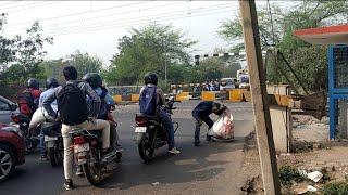 Railroad crossing| Everyone is in a Hurry!!!| Indian trains| Delhi India