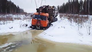 Тяжелые внедорожники КАМАЗ зимой пересекают северную дорогу